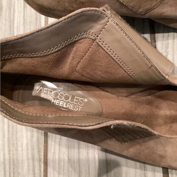 Aerosoles Heelrest, 8.5, Beige Velcro Wedge - Picture 3 of 3